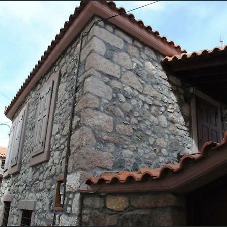 Вилла Wood And Stone In The Path Of Lava Antissa Экстерьер фото