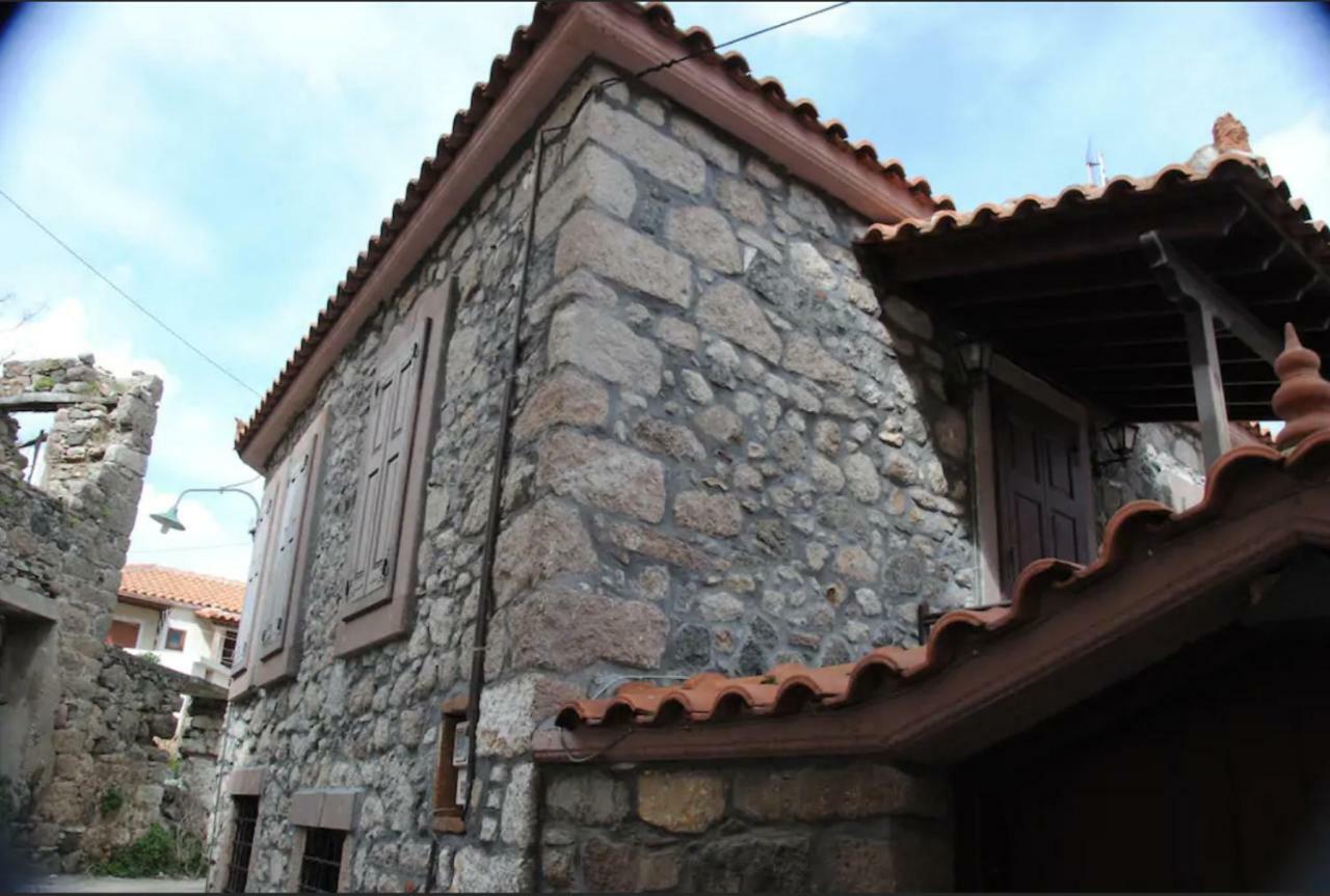 Вилла Wood And Stone In The Path Of Lava Antissa Экстерьер фото