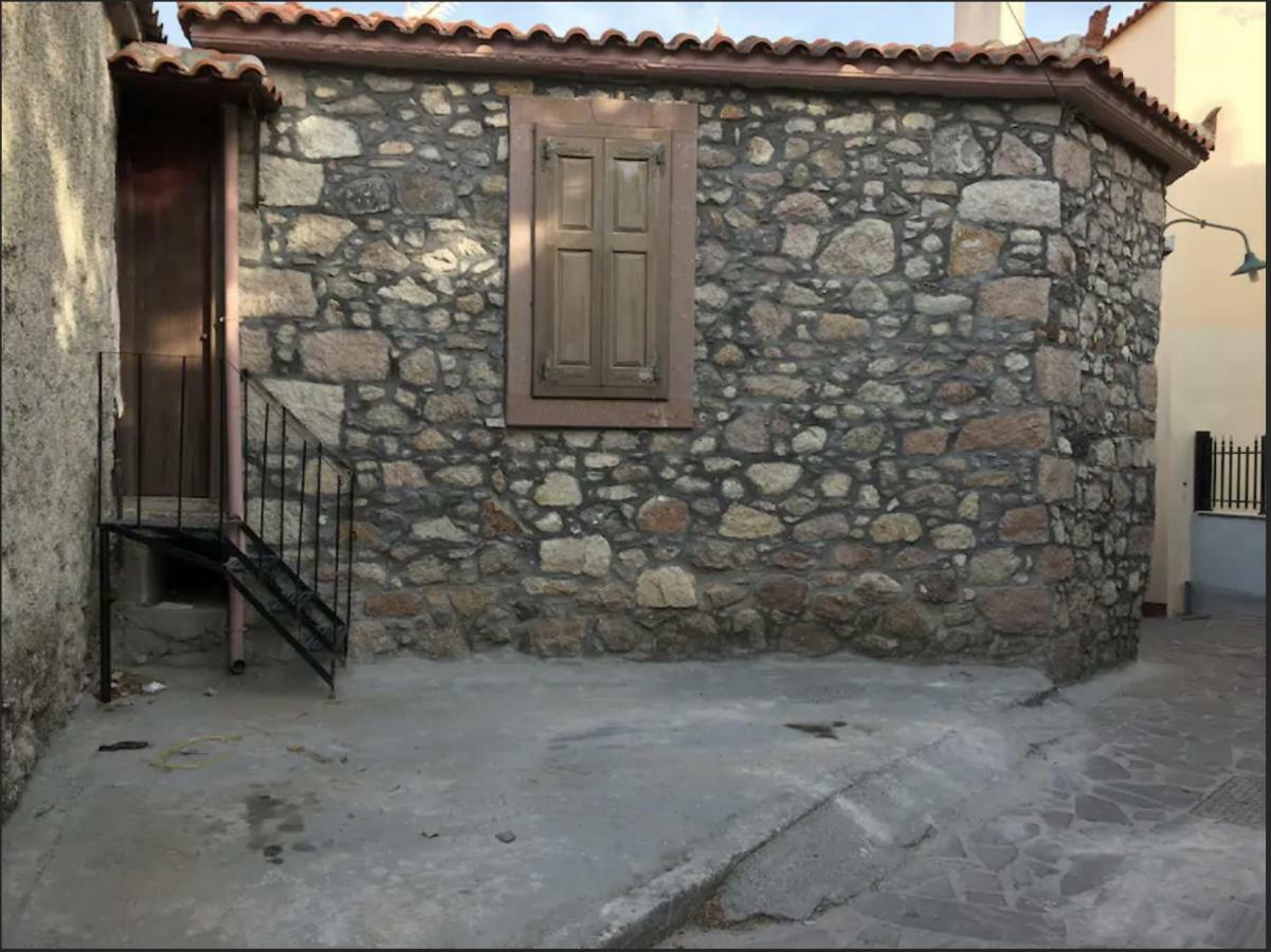 Вилла Wood And Stone In The Path Of Lava Antissa Экстерьер фото